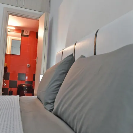 Poli's Luxury @ N. Moudania Apartment *