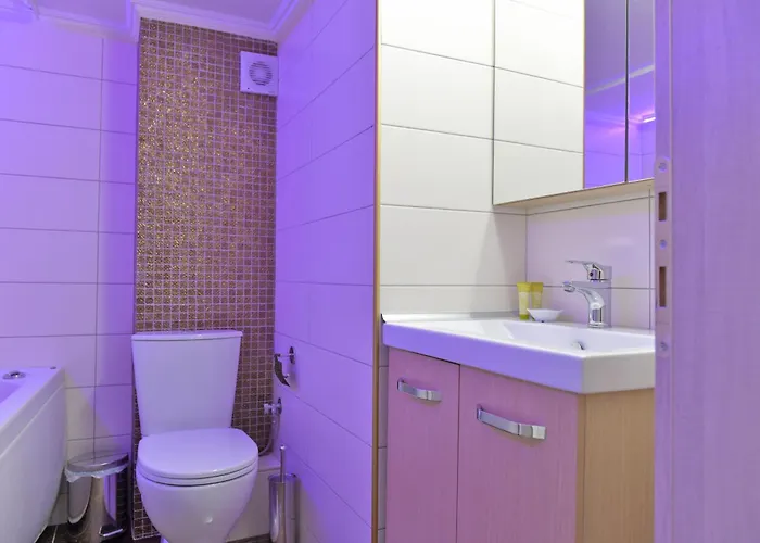 Poli's Luxury @ N. Moudania *