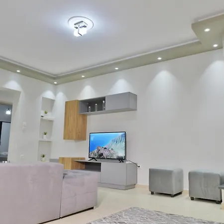 Poli's Luxury @ N. Moudania 아파트 *